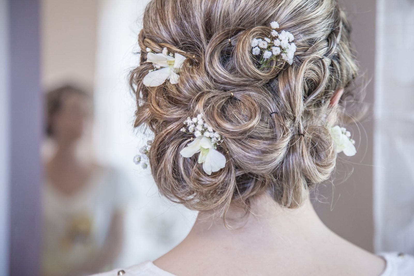Glamorous Celebrity Hairstyles for Christmas celebrations